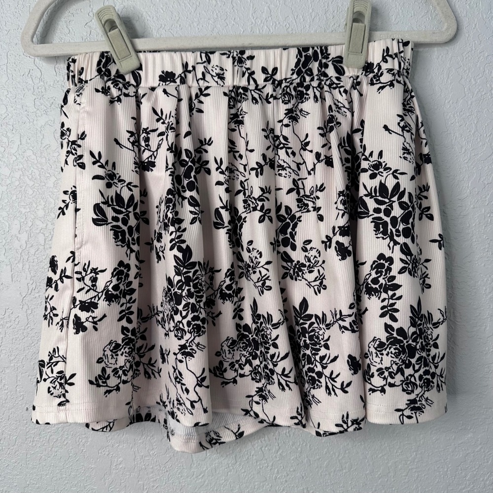Cider White Black Floral Ribbed‎ Knit Wide Leg Shorts Skirt Look Pockets Large
